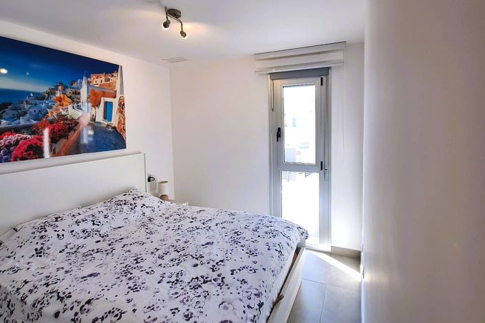 Image No.15-2 Bed Property for sale