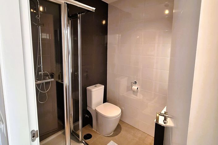 Image No.16-2 Bed Property for sale