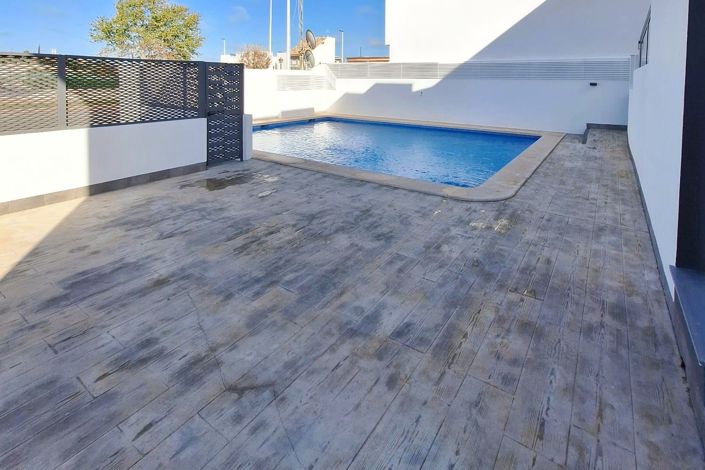 Image No.23-2 Bed Property for sale