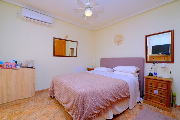 Image No.12-3 Bed Townhouse for sale