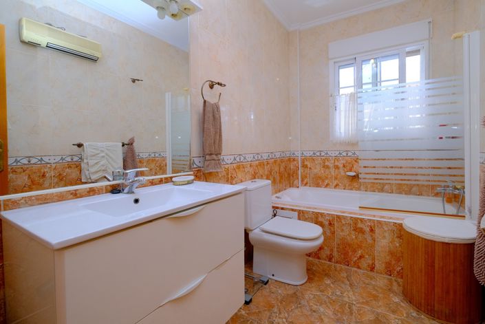 Image No.16-3 Bed Townhouse for sale