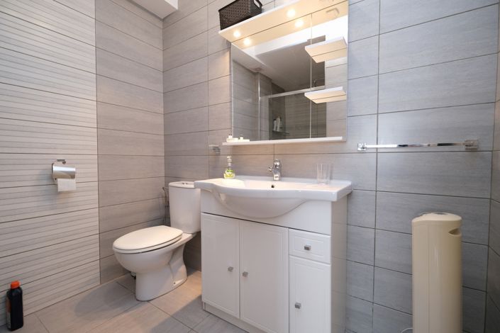 Image No.12-2 Bed Property for sale