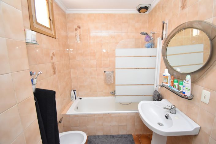 Image No.16-2 Bed Property for sale