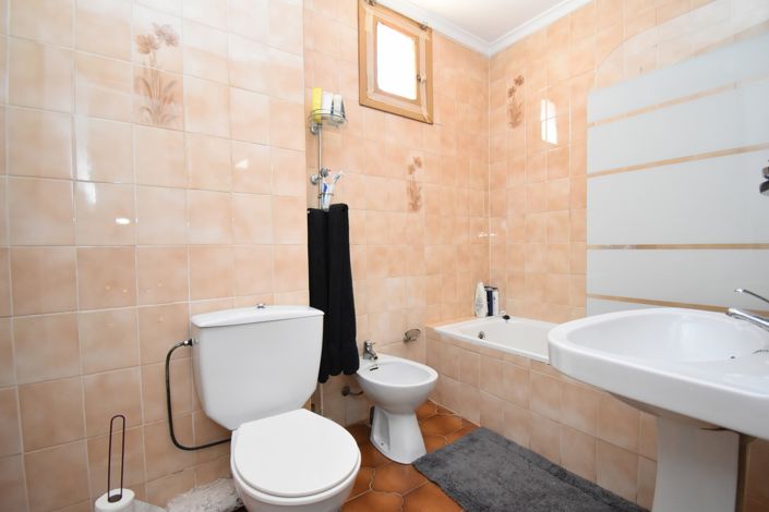 Image No.17-2 Bed Property for sale