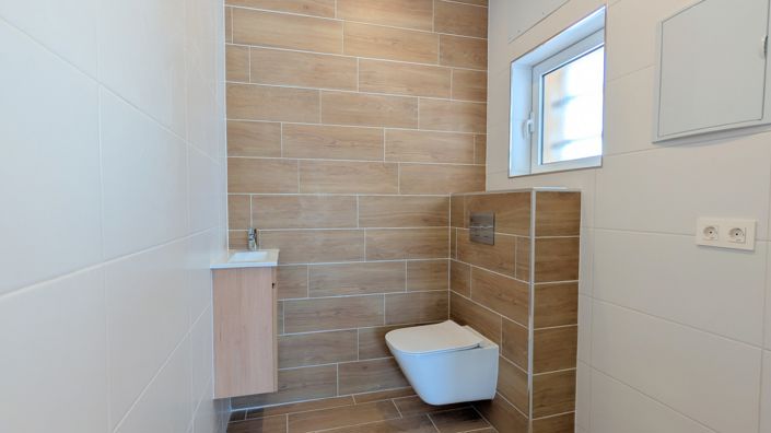Image No.10-2 Bed Property for sale