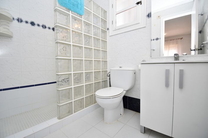 Image No.10-1 Bed Property for sale