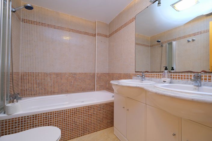 Image No.11-3 Bed Townhouse for sale