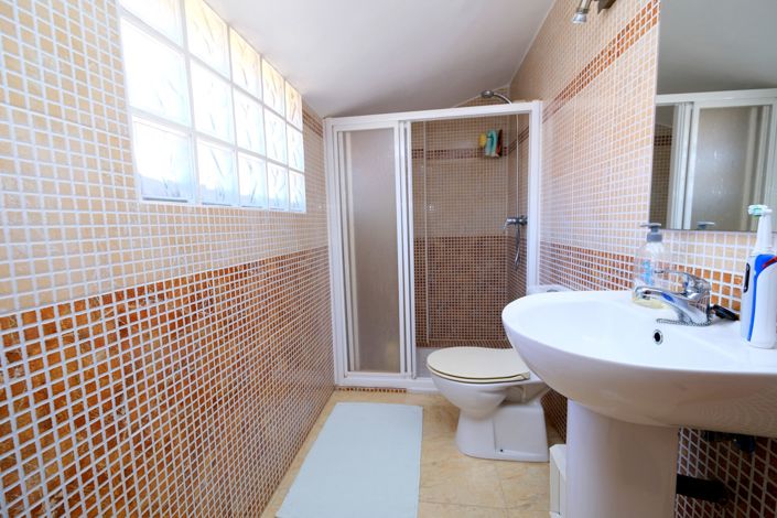Image No.16-3 Bed Townhouse for sale