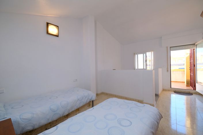 Image No.16-3 Bed Townhouse for sale
