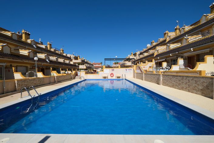 Image No.20-3 Bed Townhouse for sale