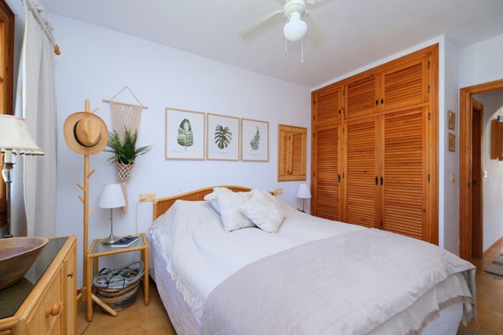 Image No.11-2 Bed Property for sale
