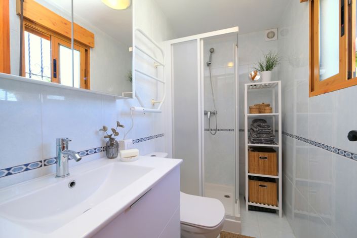 Image No.12-2 Bed Property for sale