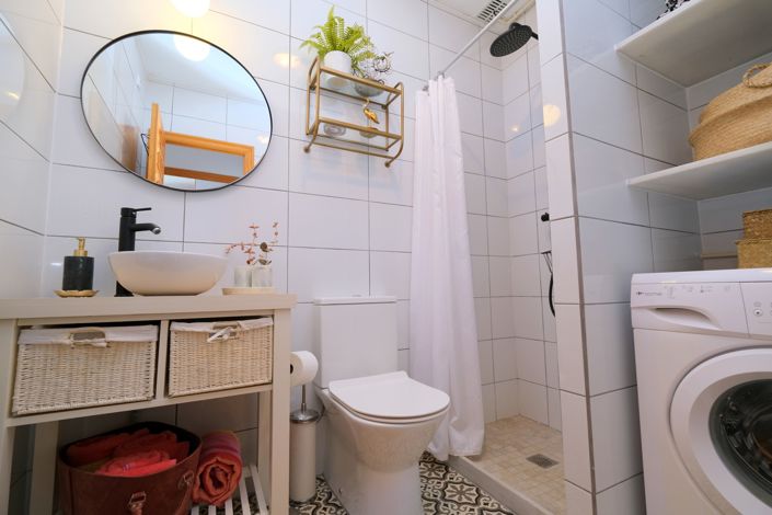 Image No.14-2 Bed Property for sale