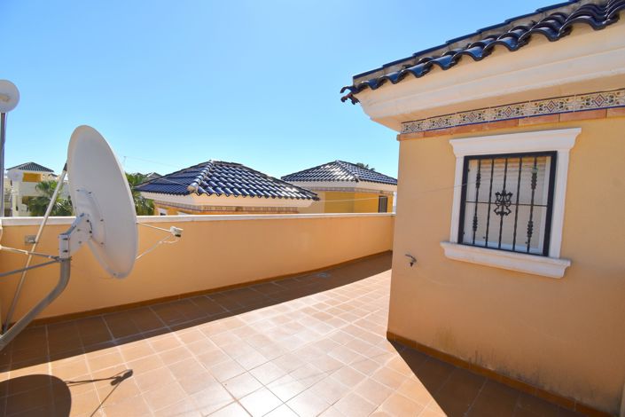 Image No.19-2 Bed Townhouse for sale