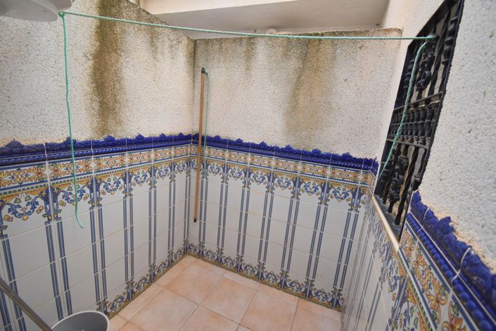 Image No.20-2 Bed Townhouse for sale