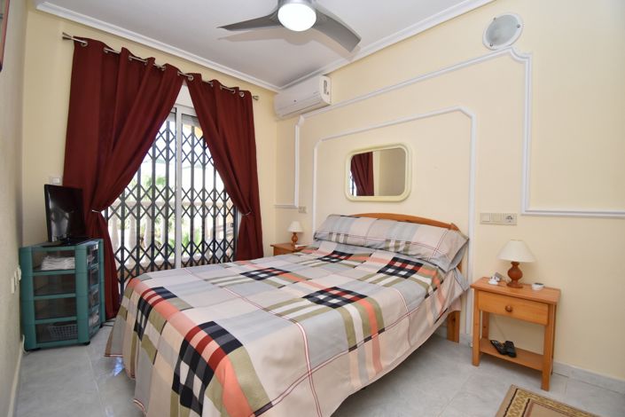 Image No.9-2 Bed Townhouse for sale