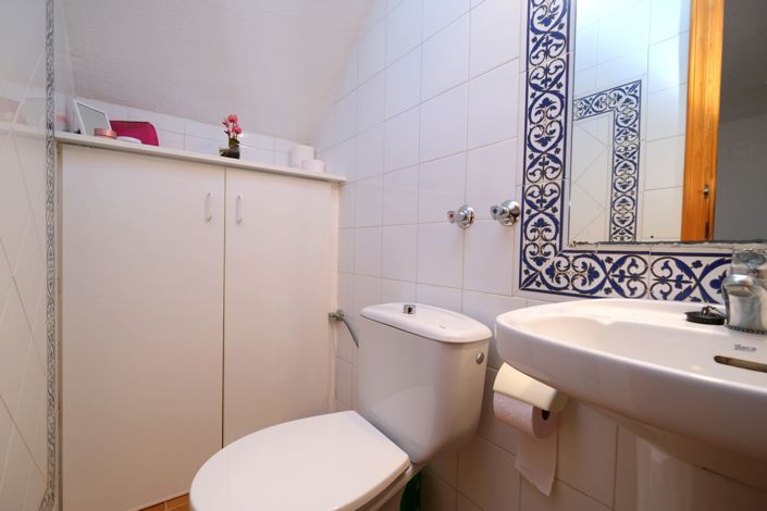 Image No.12-2 Bed Townhouse for sale