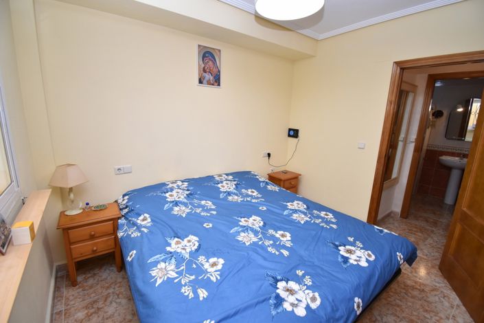Image No.10-2 Bed Property for sale