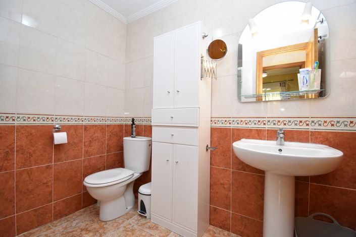 Image No.12-2 Bed Property for sale