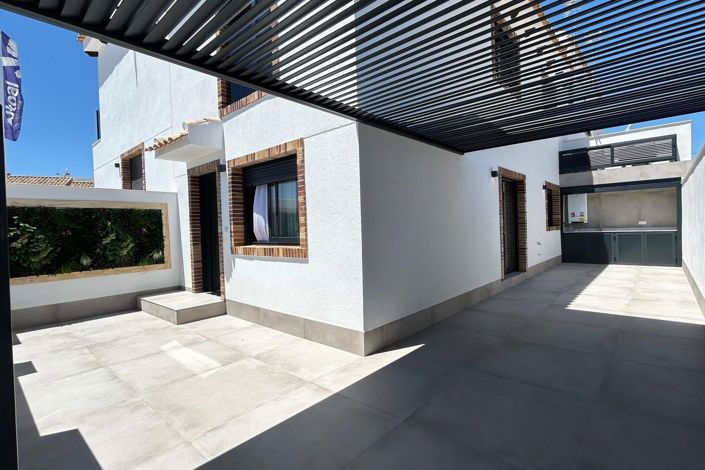 Image No.6-3 Bed Townhouse for sale