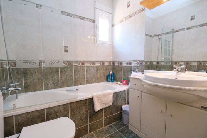 Image No.25-4 Bed Villa for sale