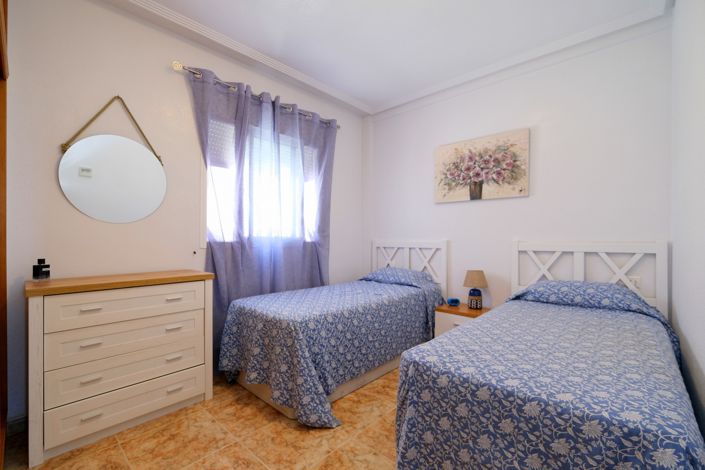 Image No.16-2 Bed Townhouse for sale