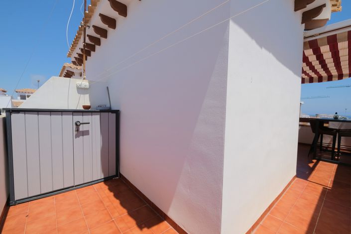 Image No.21-2 Bed Townhouse for sale