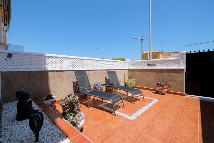 Image No.25-2 Bed Townhouse for sale