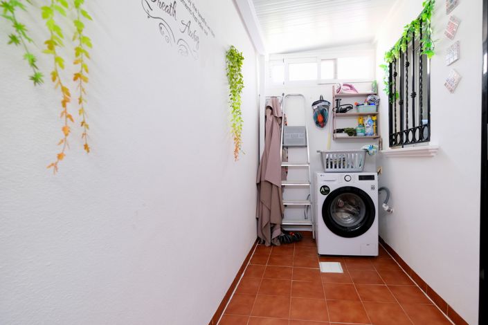 Image No.8-2 Bed Townhouse for sale