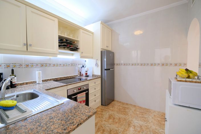 Image No.9-2 Bed Townhouse for sale