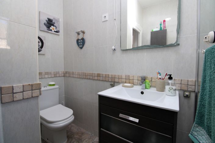Image No.20-2 Bed Bungalow for sale