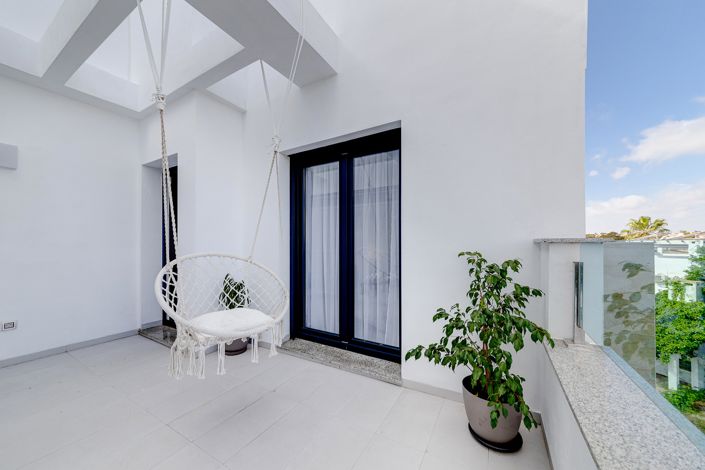 Image No.26-3 Bed Townhouse for sale