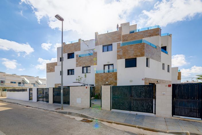 Image No.32-3 Bed Townhouse for sale