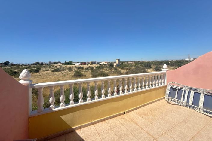 Image No.18-3 Bed Townhouse for sale