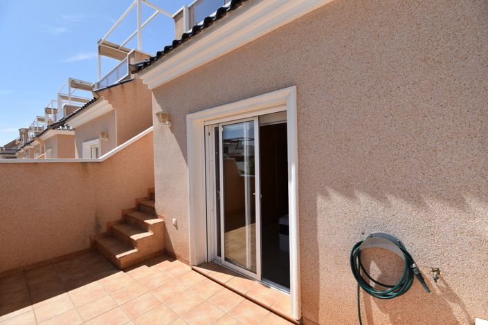 Image No.19-3 Bed Townhouse for sale