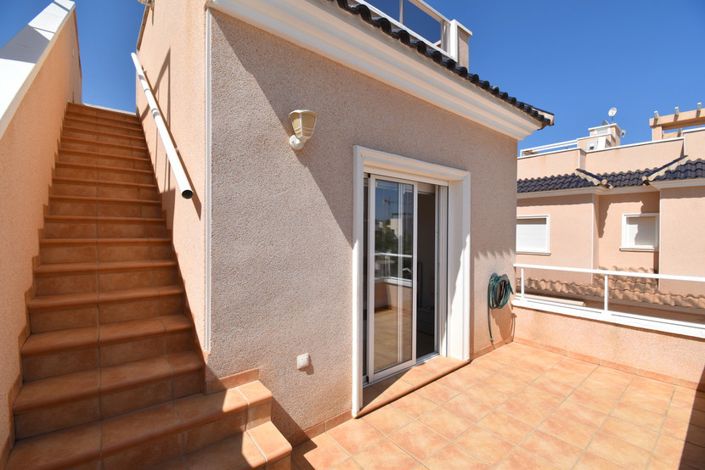 Image No.21-3 Bed Townhouse for sale