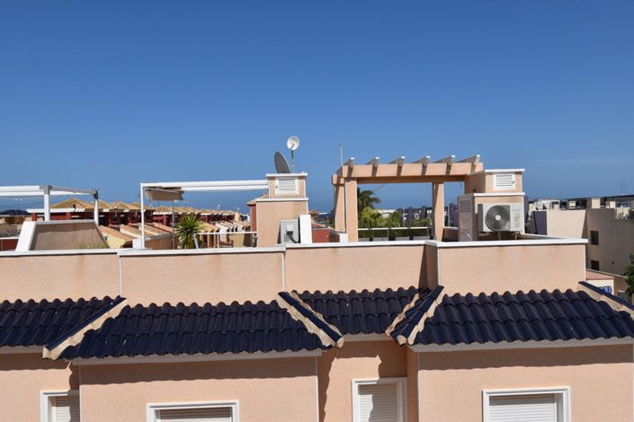 Image No.25-3 Bed Townhouse for sale