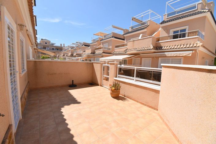 Image No.28-3 Bed Townhouse for sale