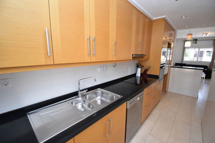 Image No.8-3 Bed Townhouse for sale