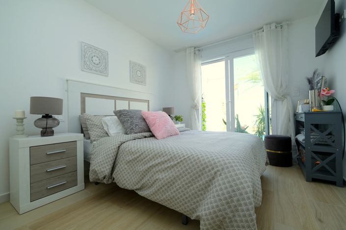 Image No.12-3 Bed Townhouse for sale