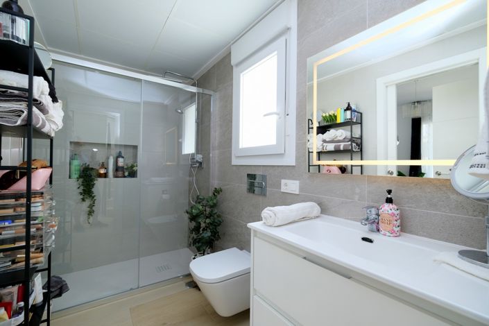 Image No.18-3 Bed Townhouse for sale