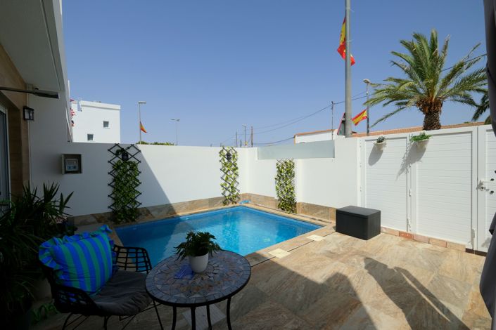 Image No.28-3 Bed Townhouse for sale