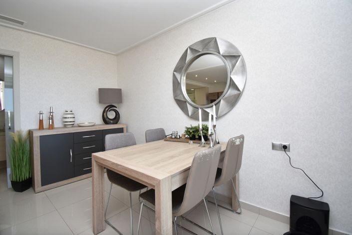Image No.8-2 Bed Property for sale