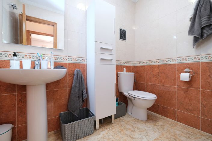 Image No.15-2 Bed Property for sale