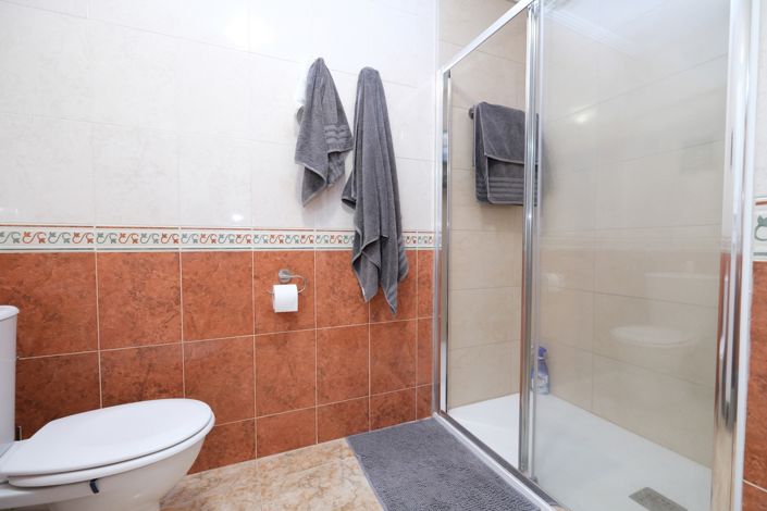 Image No.16-2 Bed Property for sale