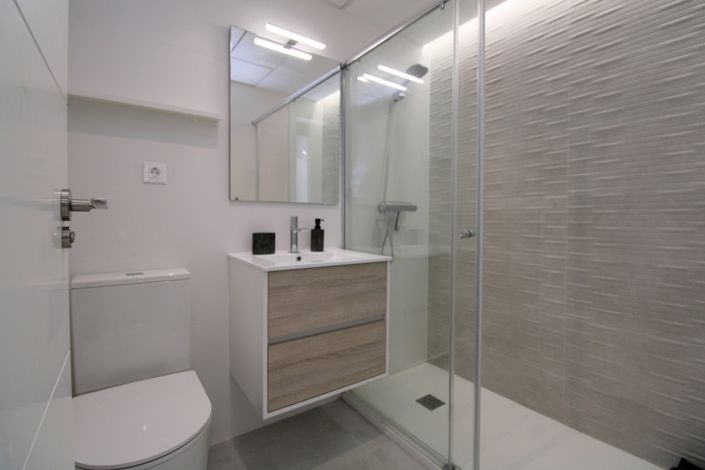 Image No.21-2 Bed Property for sale