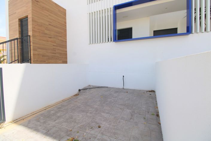 Image No.32-2 Bed Property for sale