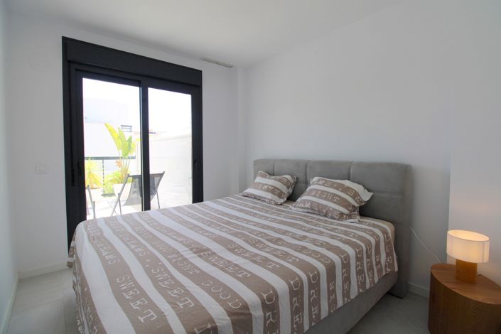 Image No.4-2 Bed Property for sale