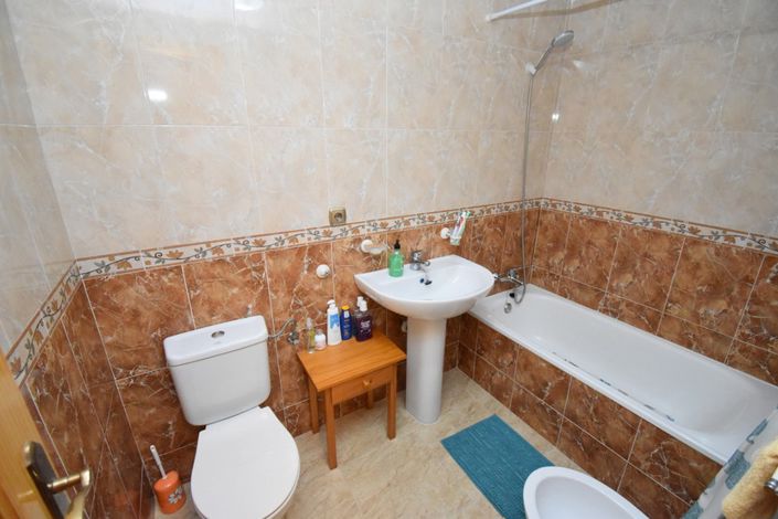 Image No.12-2 Bed Property for sale