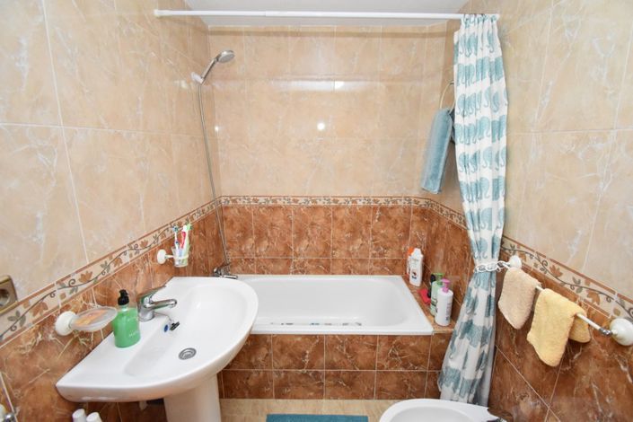 Image No.13-2 Bed Property for sale